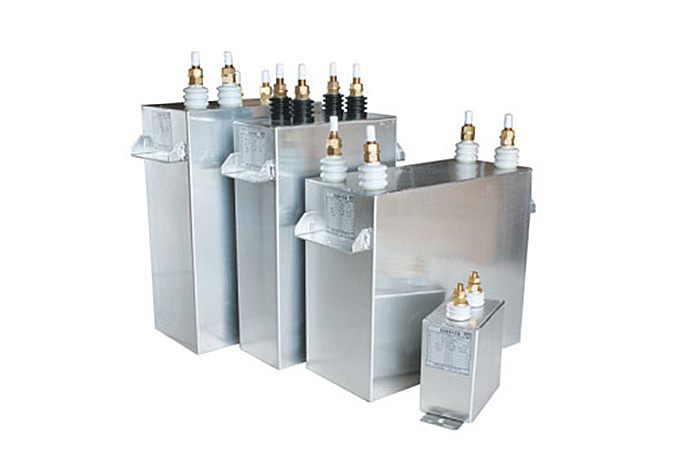 High-power water-cooled dc filter capacitor